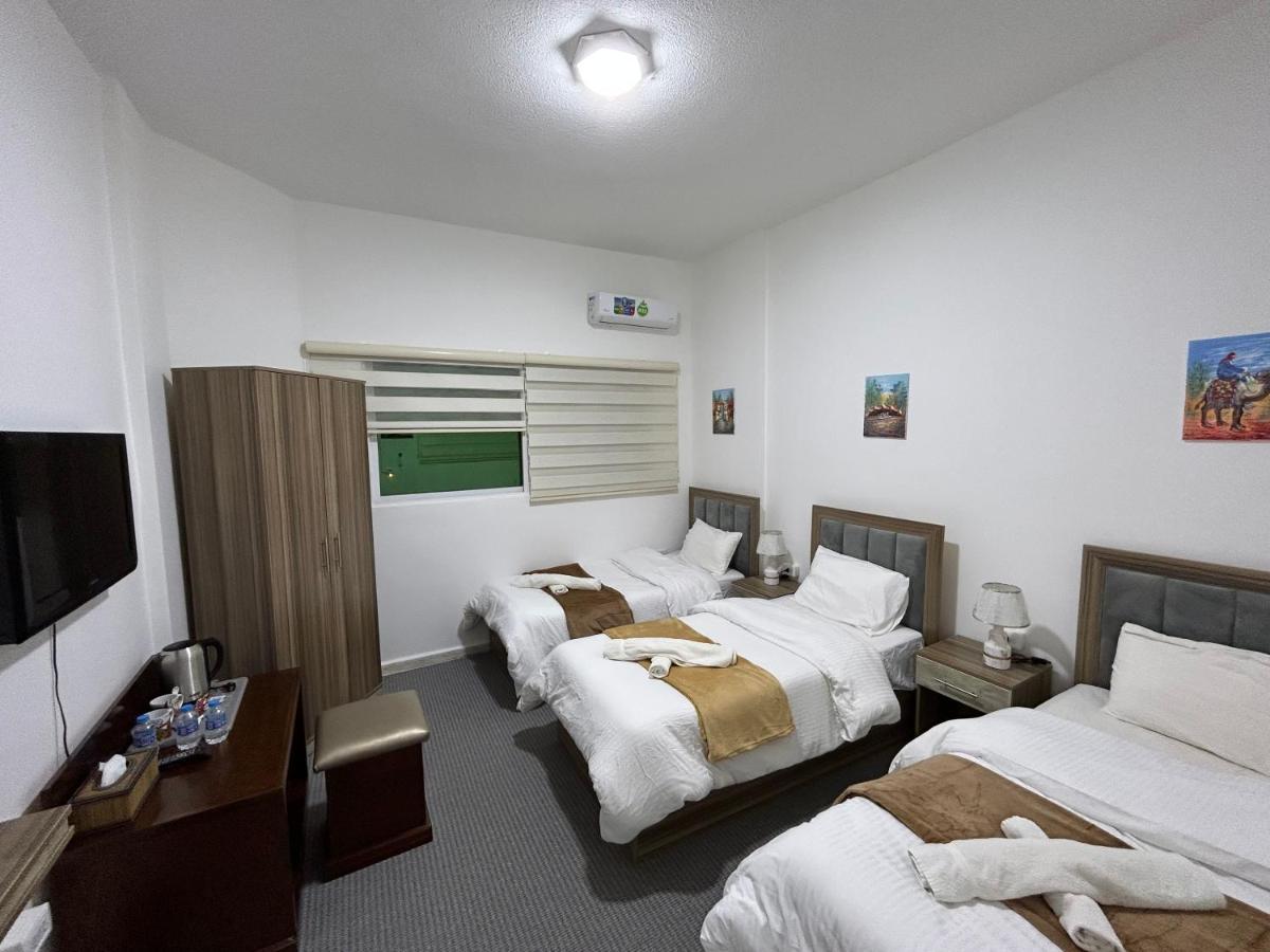 Petra Pass Hostel วาดี มูซา ภายนอก รูปภาพ