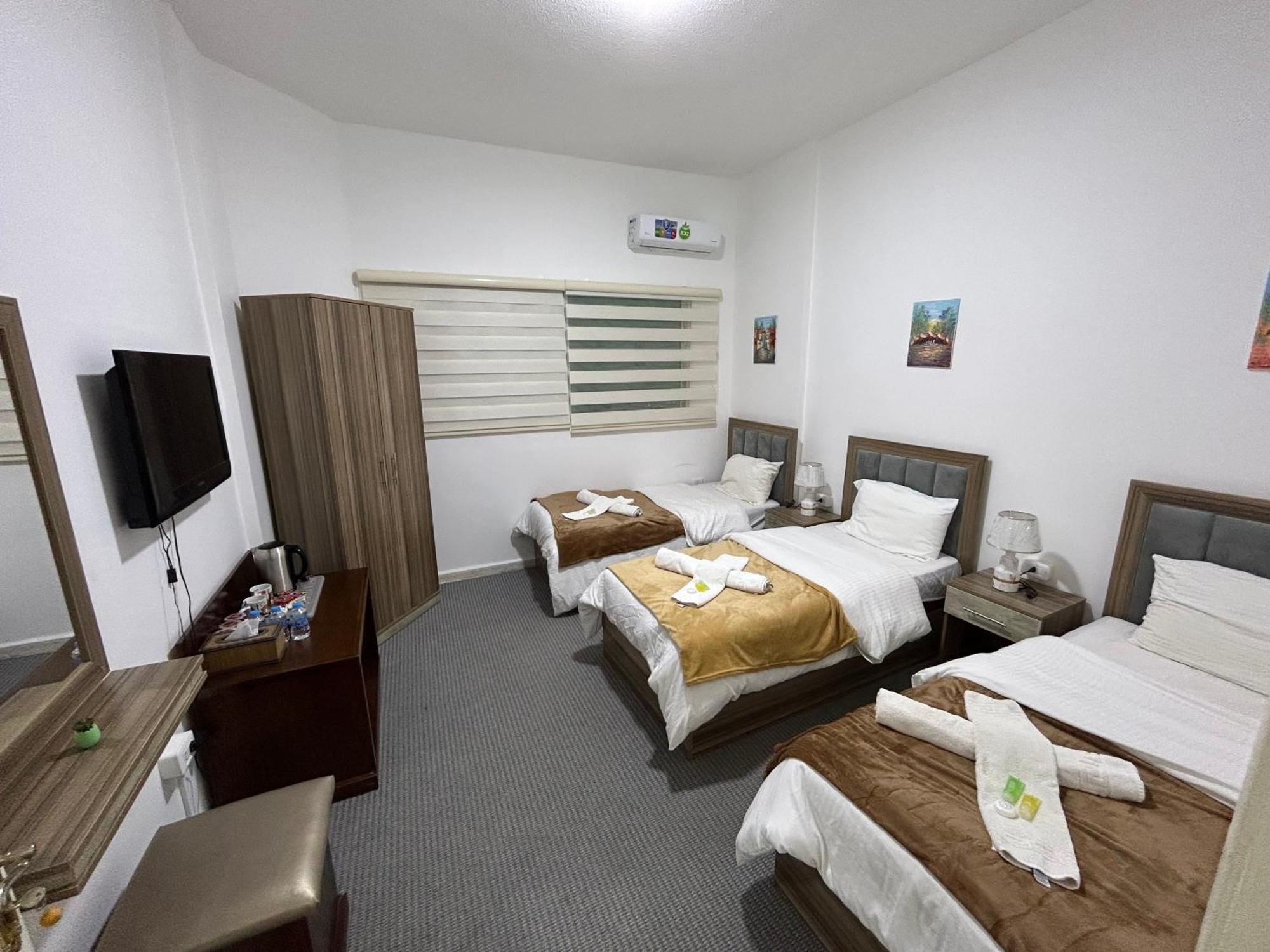 Petra Pass Hostel วาดี มูซา ภายนอก รูปภาพ